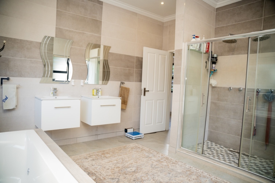 6 Bedroom Property for Sale in Wilkoppies North West